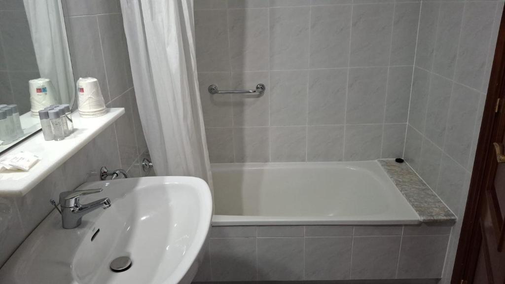 Hotel Capital de Galicia - Resim 26