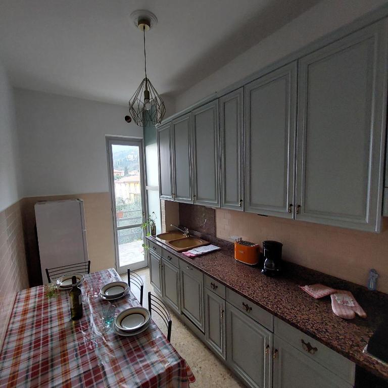 Kuchyňa alebo kuchynka v ubytovaní La terrazza sugli ulivi