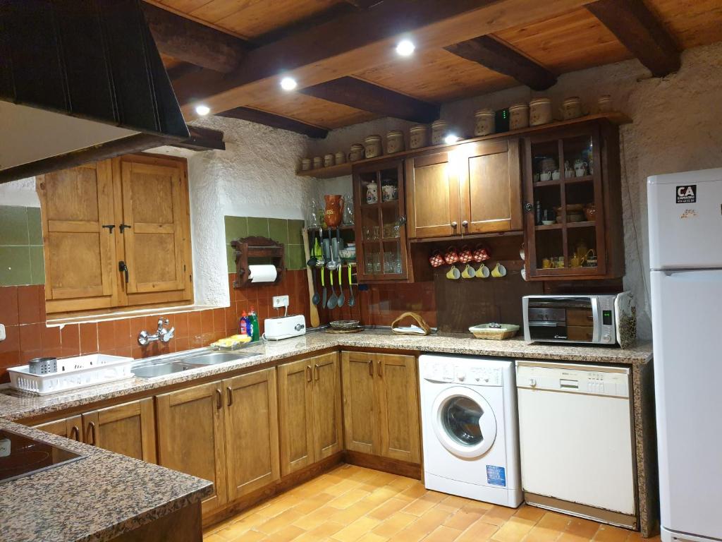 Kuchyň nebo kuchyňský kout v ubytování Can More El Pasteral Alojamiento Rural