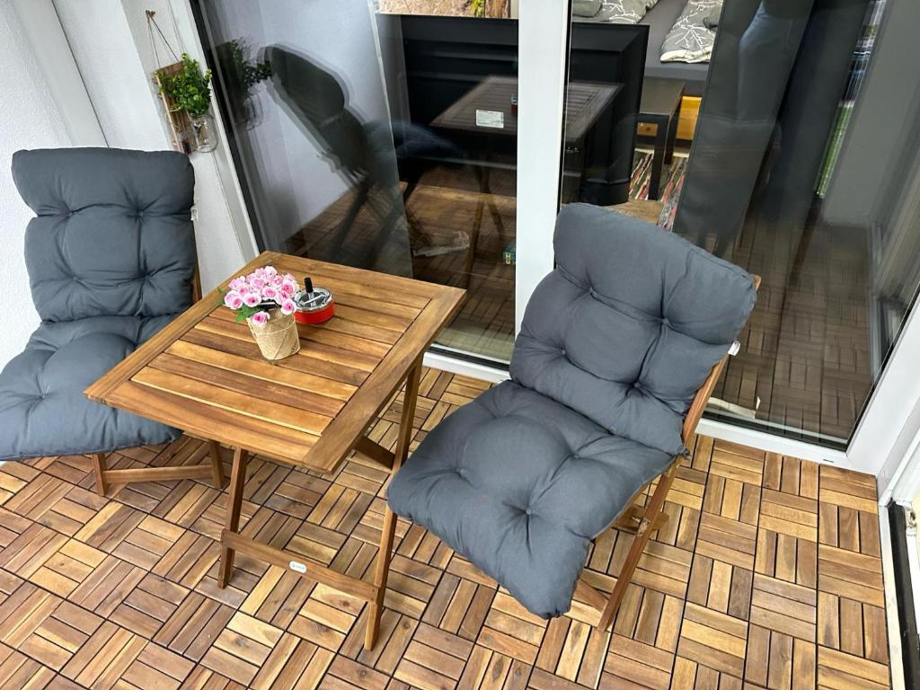 two chairs and a table and a table and chairs at Danube Island Apartment 3 in Vienna