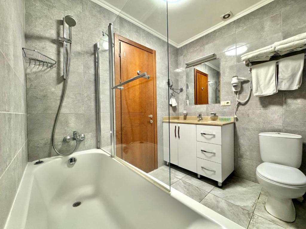 Full Comfort Apartment at Chavchavadze - 阳台的一居室公寓 - 城市和山景