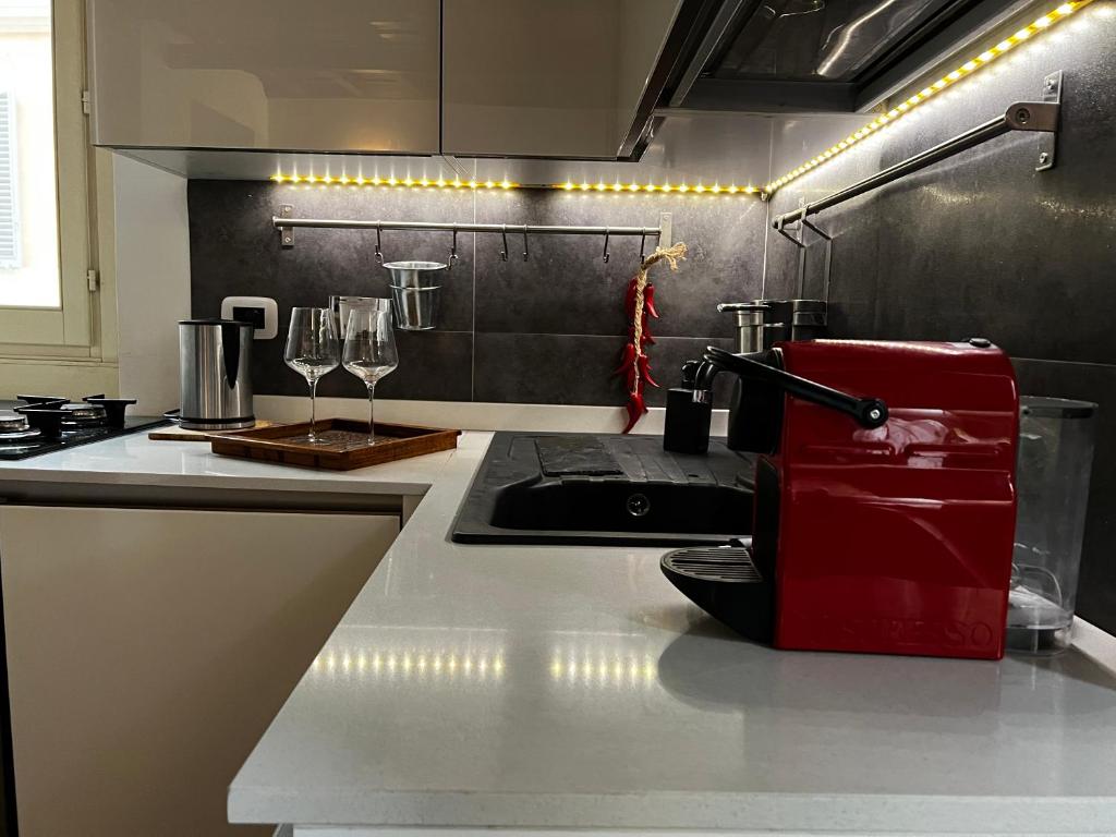 A kitchen or kitchenette at Colosseo Suite