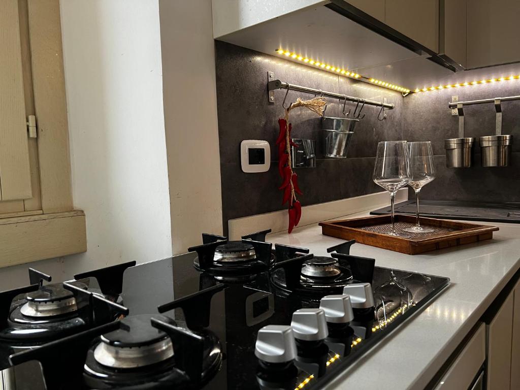 A kitchen or kitchenette at Colosseo Suite