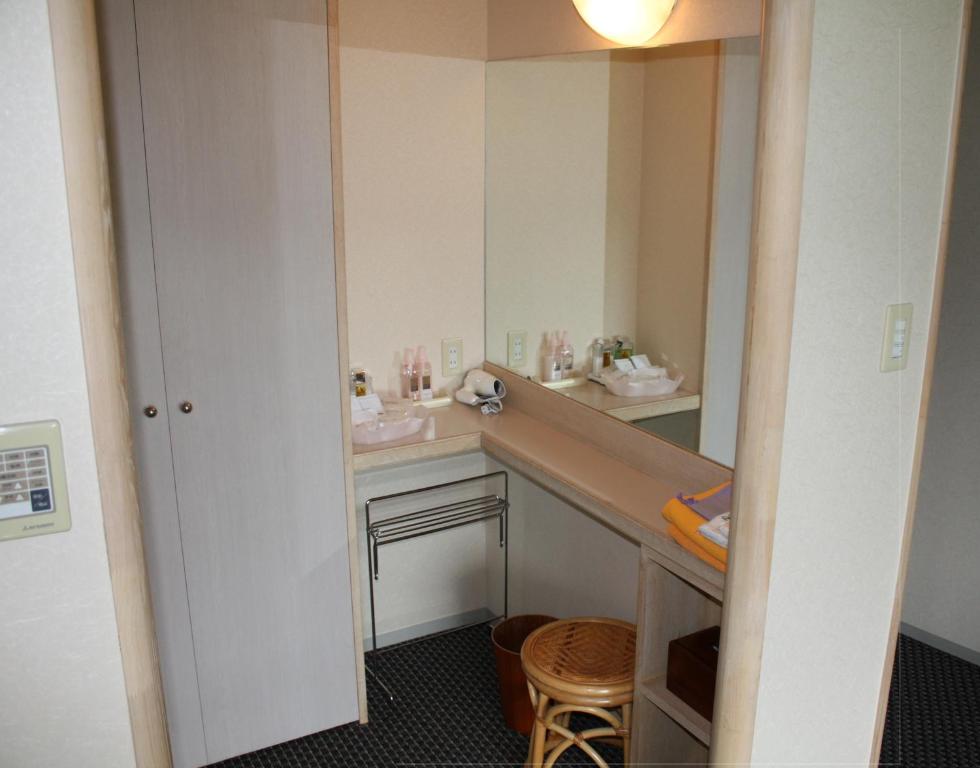 Shorenji Lake Hotel - Tweelingzaal Met Extra Bed