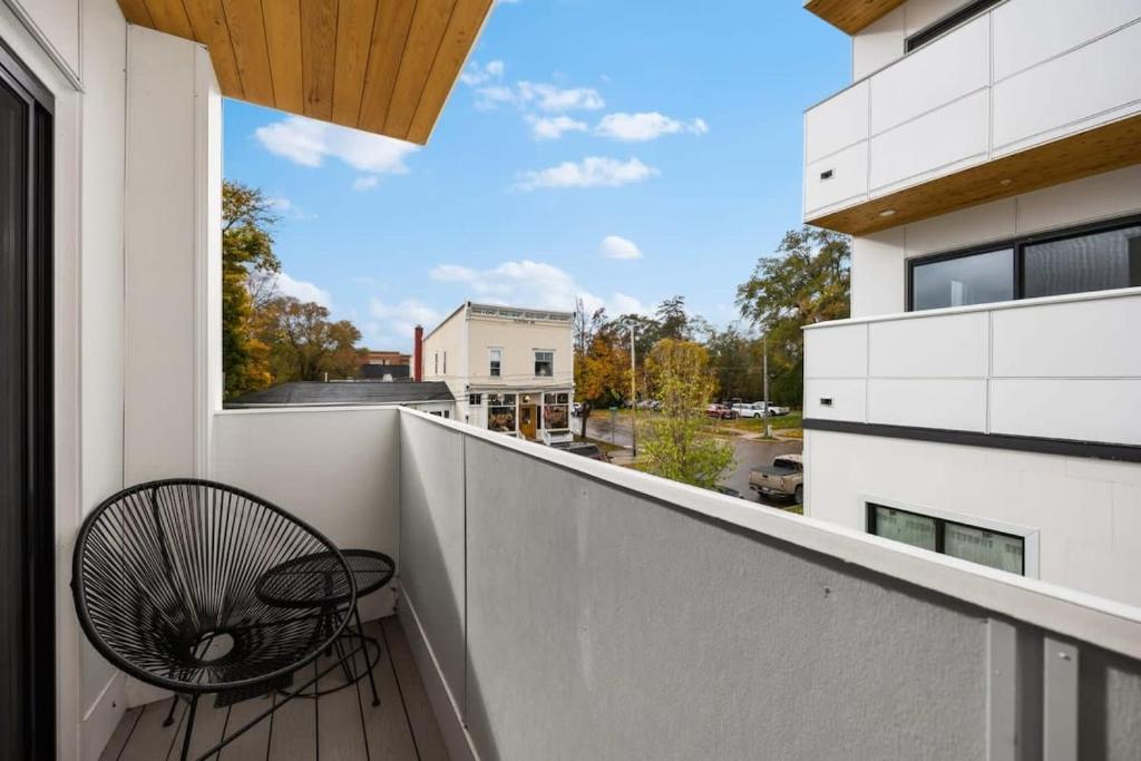 Slabtown 203 Luxury Condo Great Location, Traverse City (updated prices ...