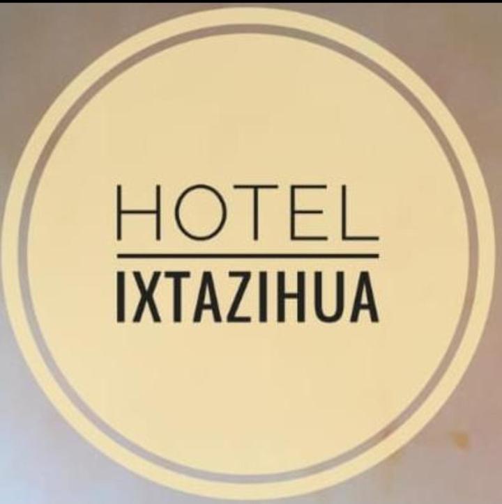 eine weiße Frisbee mit der Aufschrift Hotel Kittinia in der Unterkunft Hotel Ixtazihua JP in Zihuatanejo