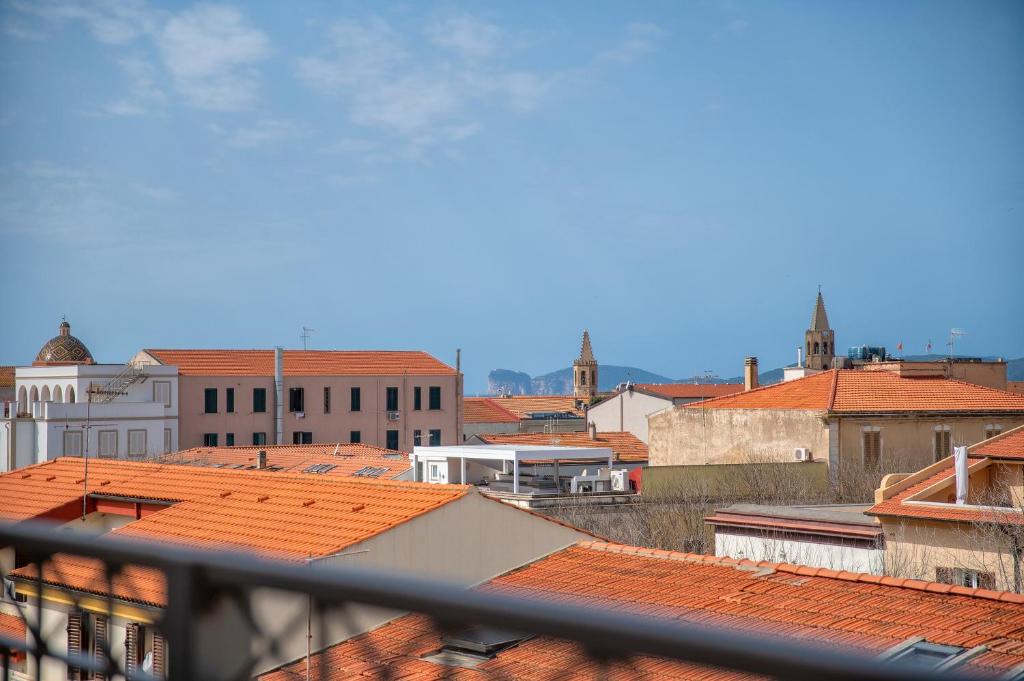 Nespecifikovaný výhled na destinaci Alghero nebo výhled na město při pohledu z penzionu
