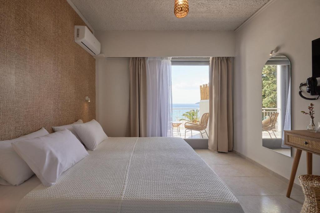 Кровать или кровати в номере CICADA HOTEL