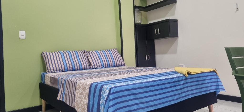 Postel nebo postele na pokoji v ubytování Mejor alojamiento de Gualanday