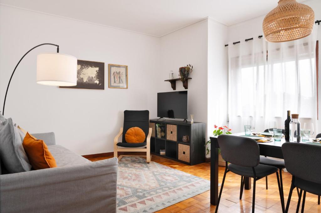 ! Luminous 2BR Top Floor ! Praça da República