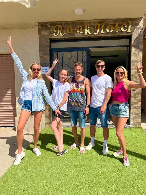 Hosté ubytování RAAK HOTEL فندق راك