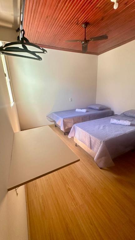 Postel nebo postele na pokoji v ubytování Sossego e Fé