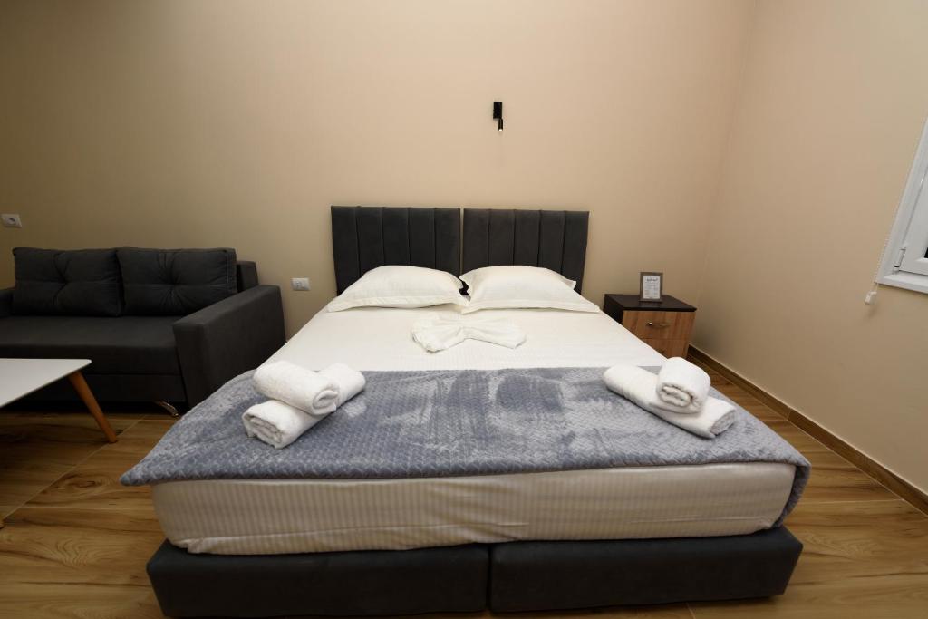 Postel nebo postele na pokoji v ubytování Mezani Guest House