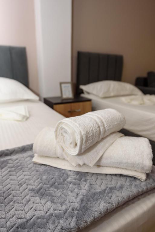 Postel nebo postele na pokoji v ubytování Mezani Guest House
