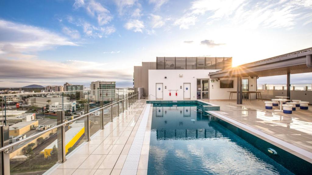 a swimming pool on the roof of a building at Holiday Inn Express & Suites Sunshine Coast, an IHG Hotel in Maroochydore
