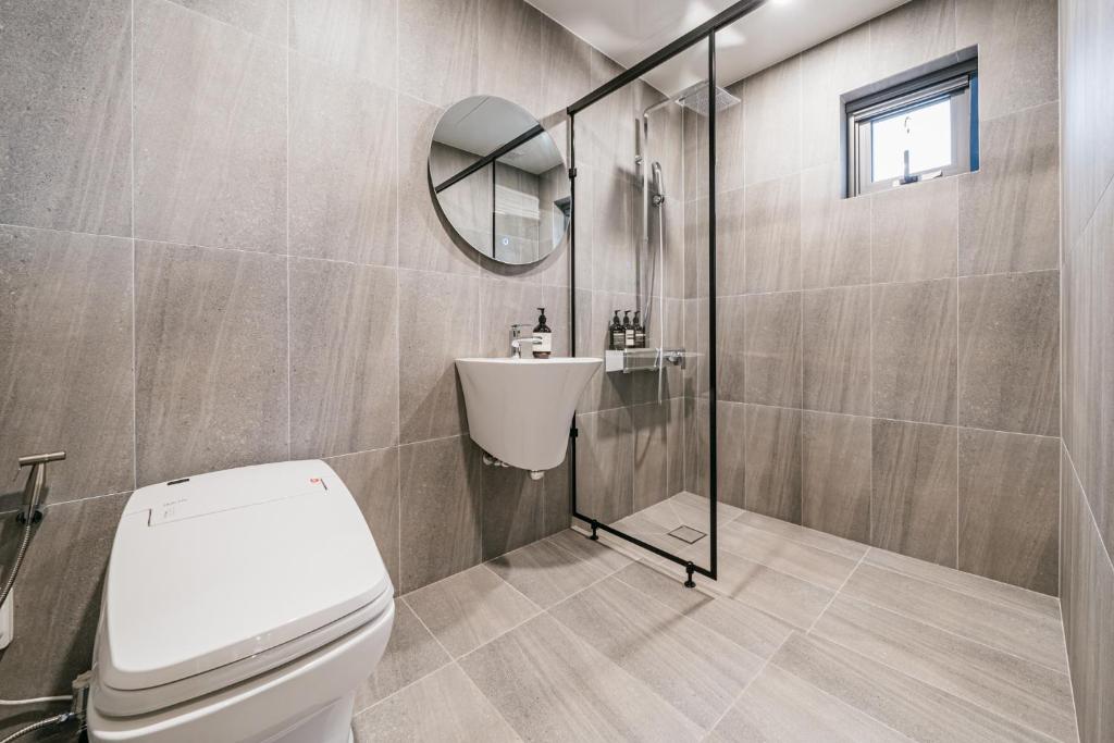Koupelna v ubytování Ddosi Aewol Pool Villa