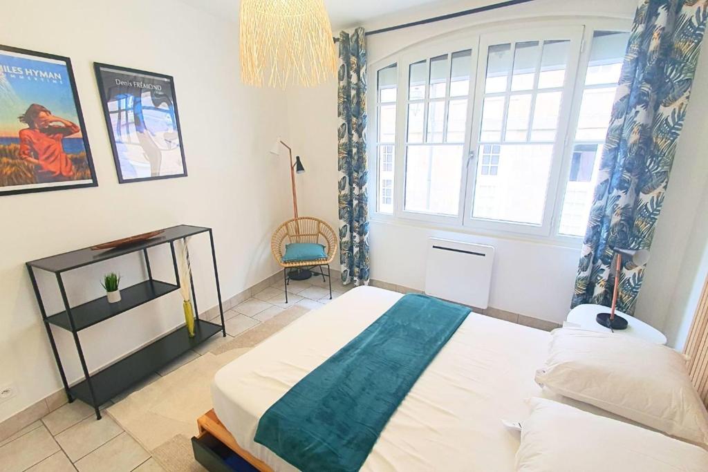 a bedroom with a bed and a chair in it at Nice cocoon in Saint-Malo in Saint Malo