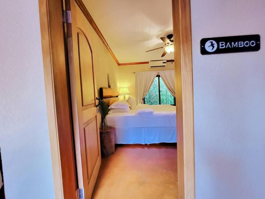 Postel nebo postele na pokoji v ubytování Vive Utila - Bed & Breakfast