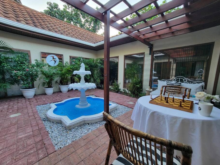 Bazén v ubytování Vive Utila - Bed & Breakfast nebo v jeho okolí