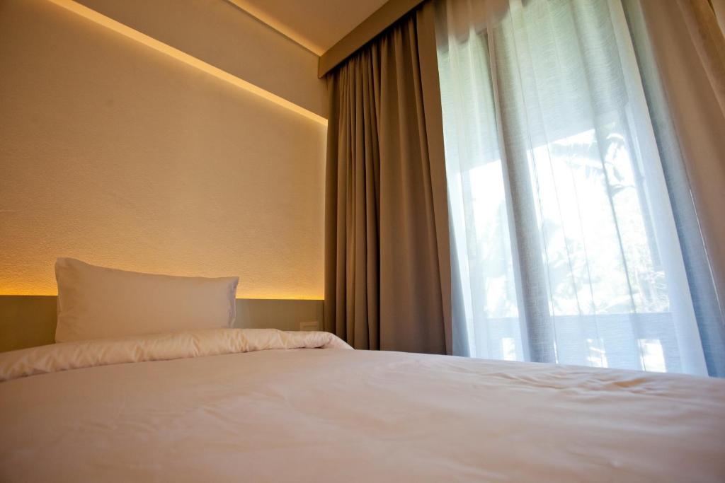 BED Phrasingh-Adults Only - 3