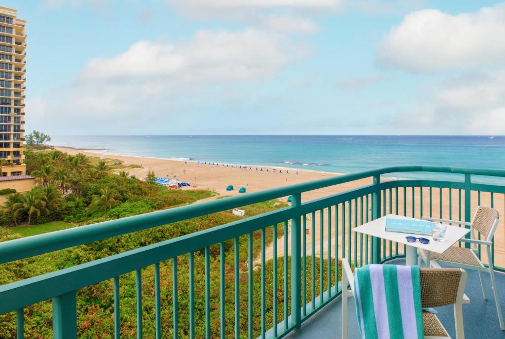 The Singer Oceanfront Resort, Curio Collection by Hilton - 