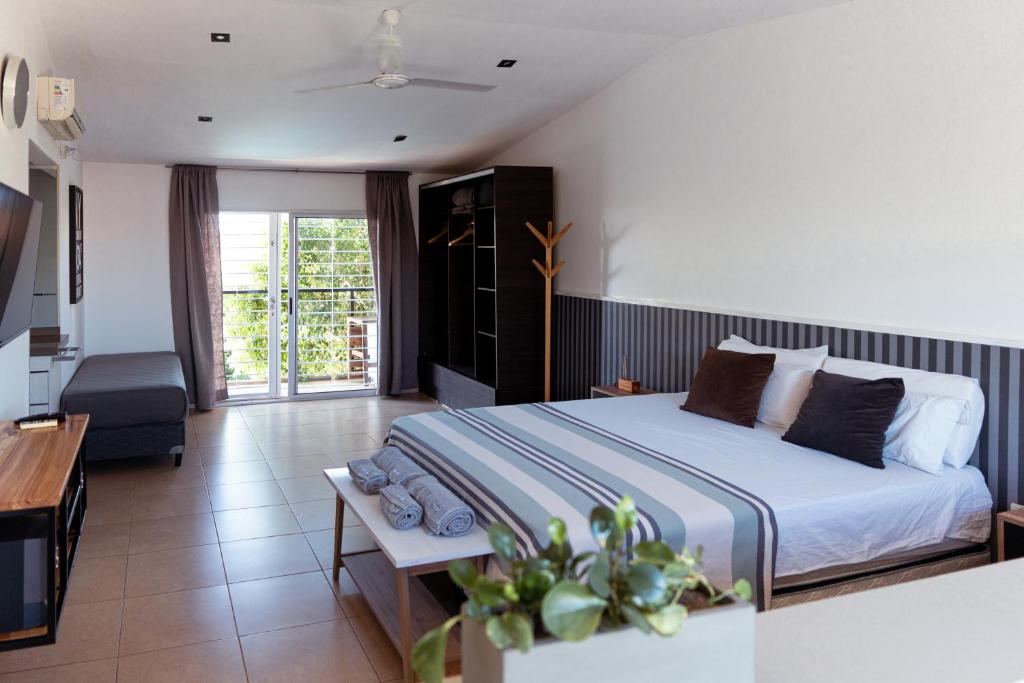 Un pat sau paturi într-o cameră la SLB Apart - Duplex