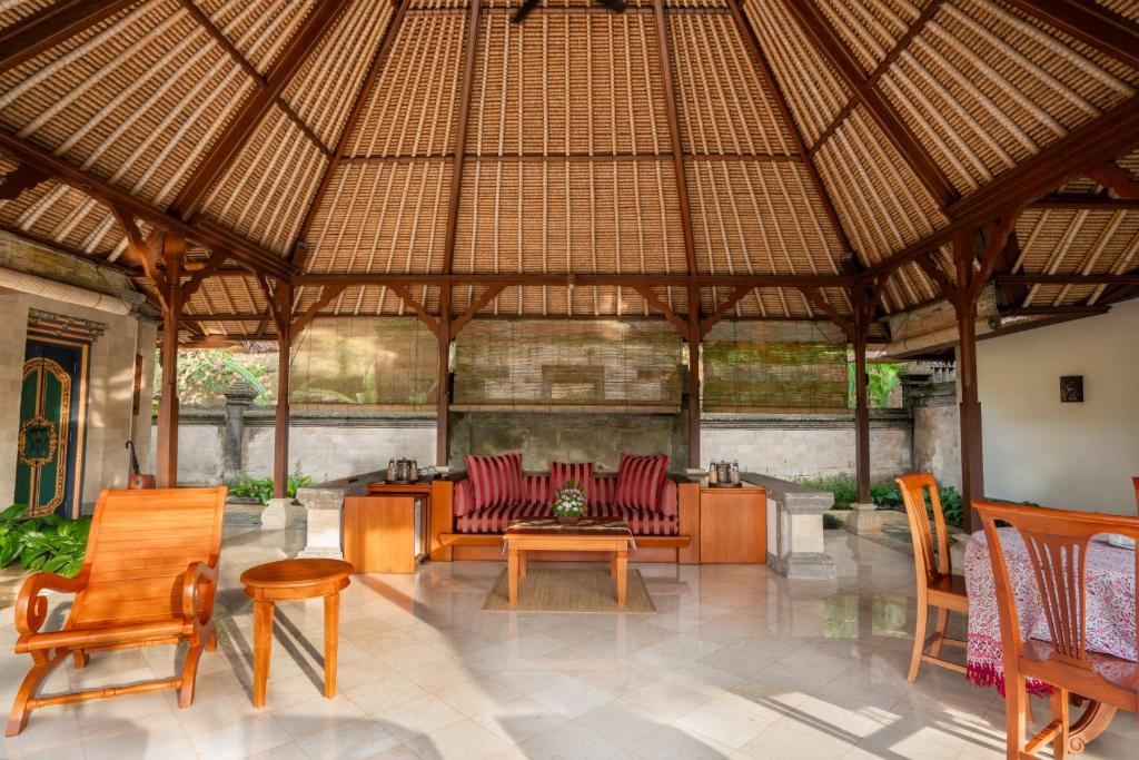 TOP 10 Mejores Hoteles de Lujo en Ubud, Bali 542095257