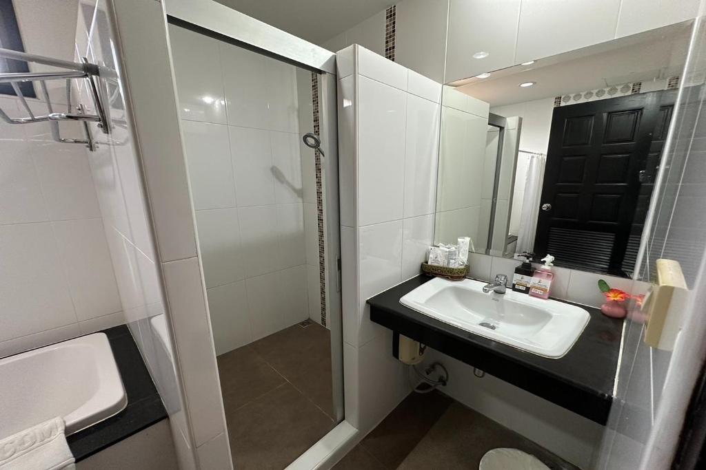 Koupelna v ubytování Chiangrai Grand Room Hotel