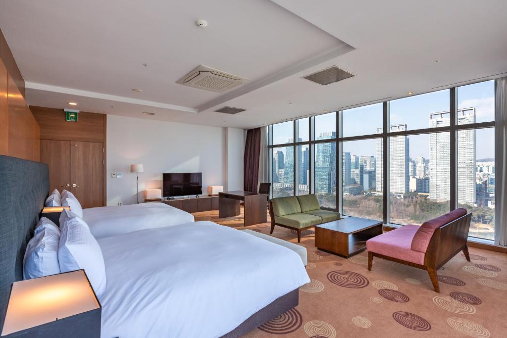 Postel nebo postele na pokoji v ubytování Orakai Songdo Park Hotel