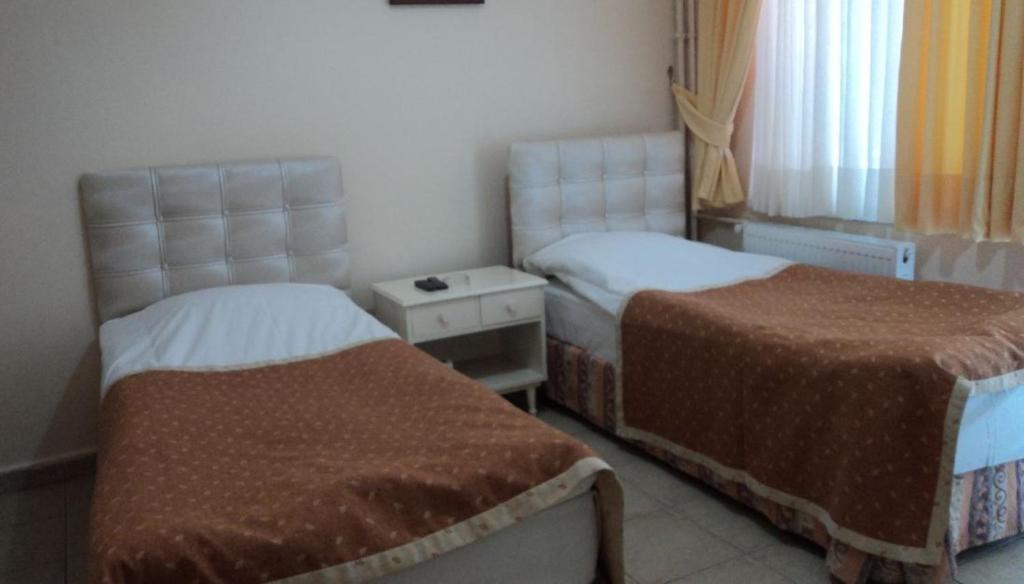 Yavuz Hotel - Triple Room With Shared Bathroom
