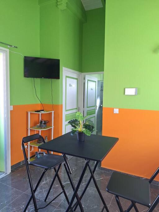 TV a/nebo společenská místnost v ubytování Villa confortable 45m²