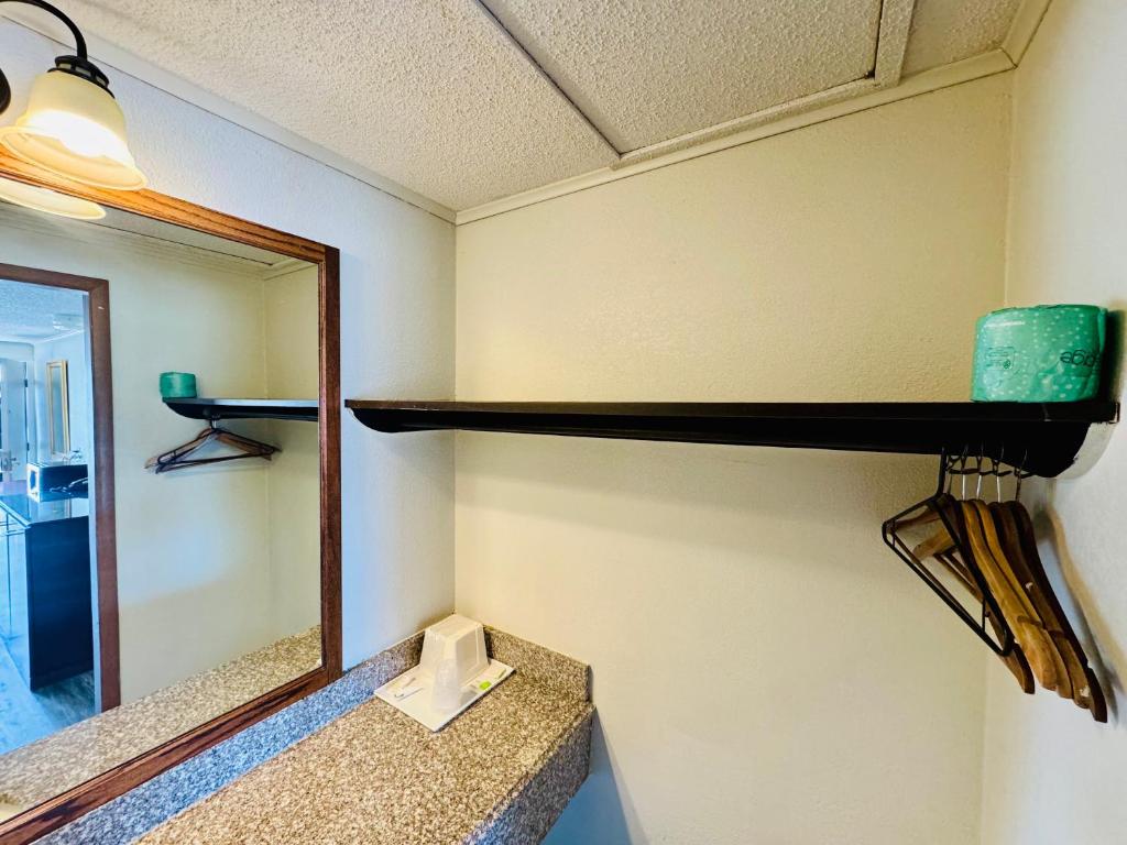 Knights Inn Bridgeport Frankenmuth photo