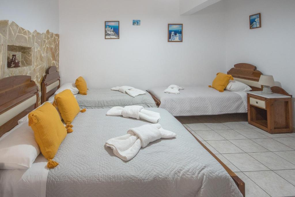 Łóżko lub łóżka w pokoju w obiekcie Pension Stella