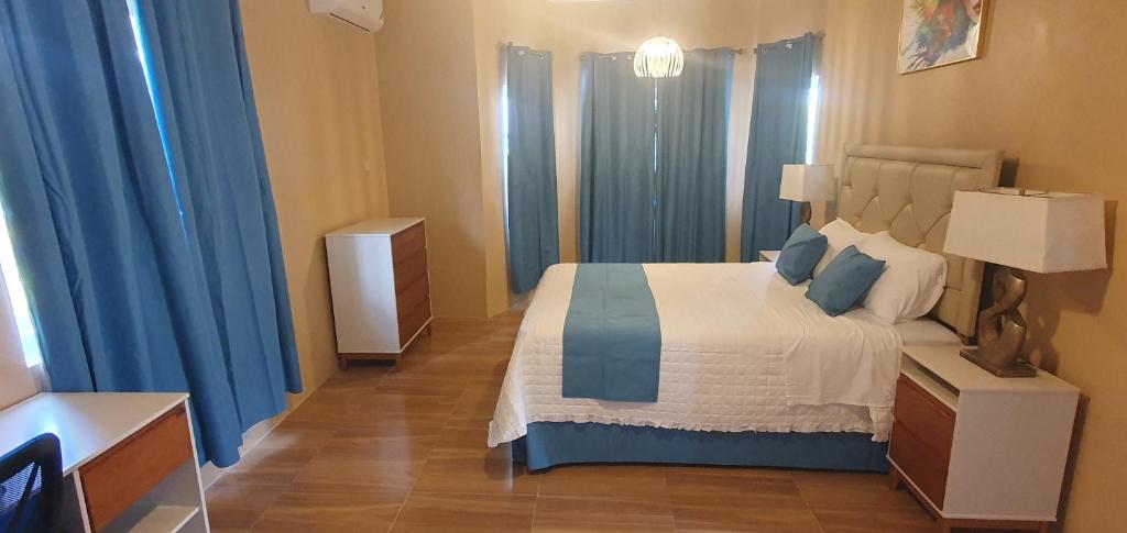 Postel nebo postele na pokoji v ubytování Sorina's Apartments