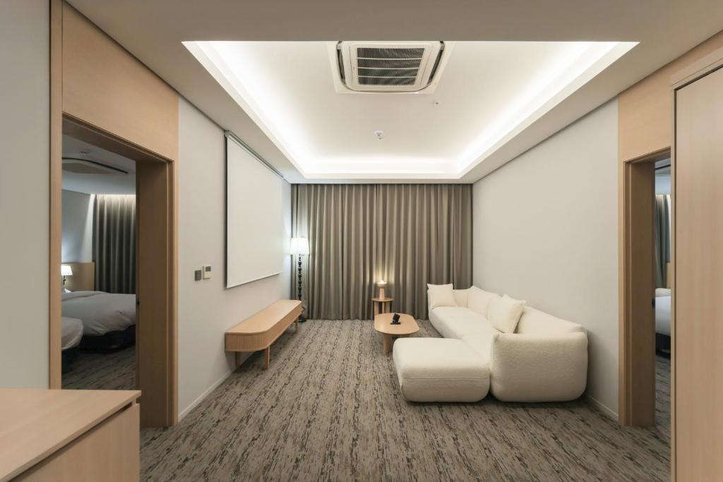 Postel nebo postele na pokoji v ubytování Aank Hotel Incheon Guwol