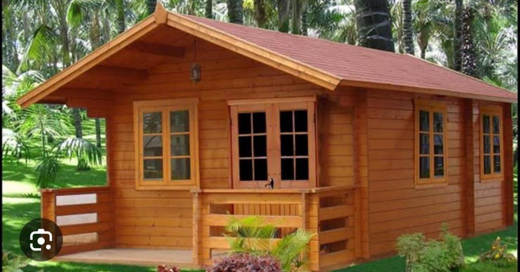 a small log cabin with a large window at Leo wooden resorts in Hampi