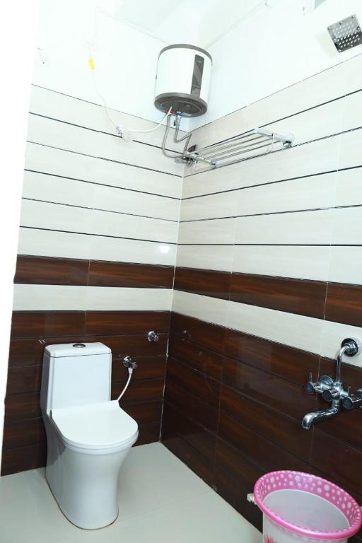 Koupelna v ubytování CHANDRODAYAM RESIDENCY