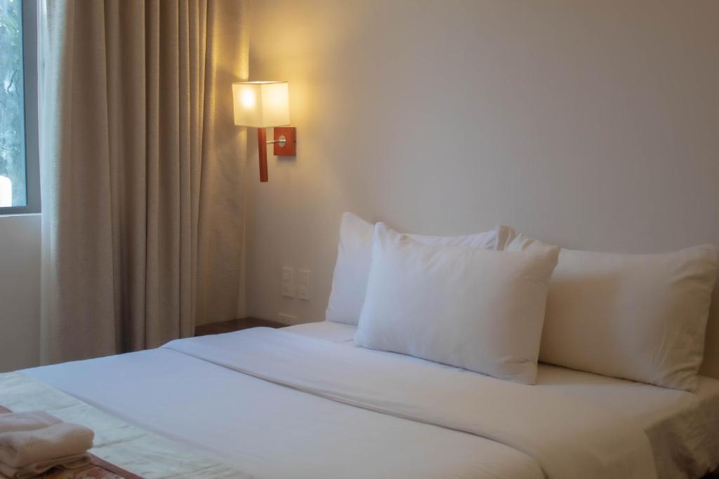 Postel nebo postele na pokoji v ubytování Valentino's Hotel