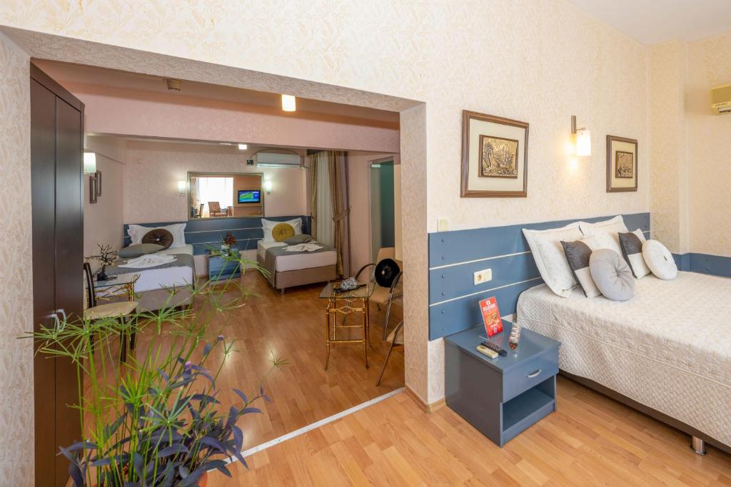 Postel nebo postele na pokoji v ubytování Grand Ons Hotel