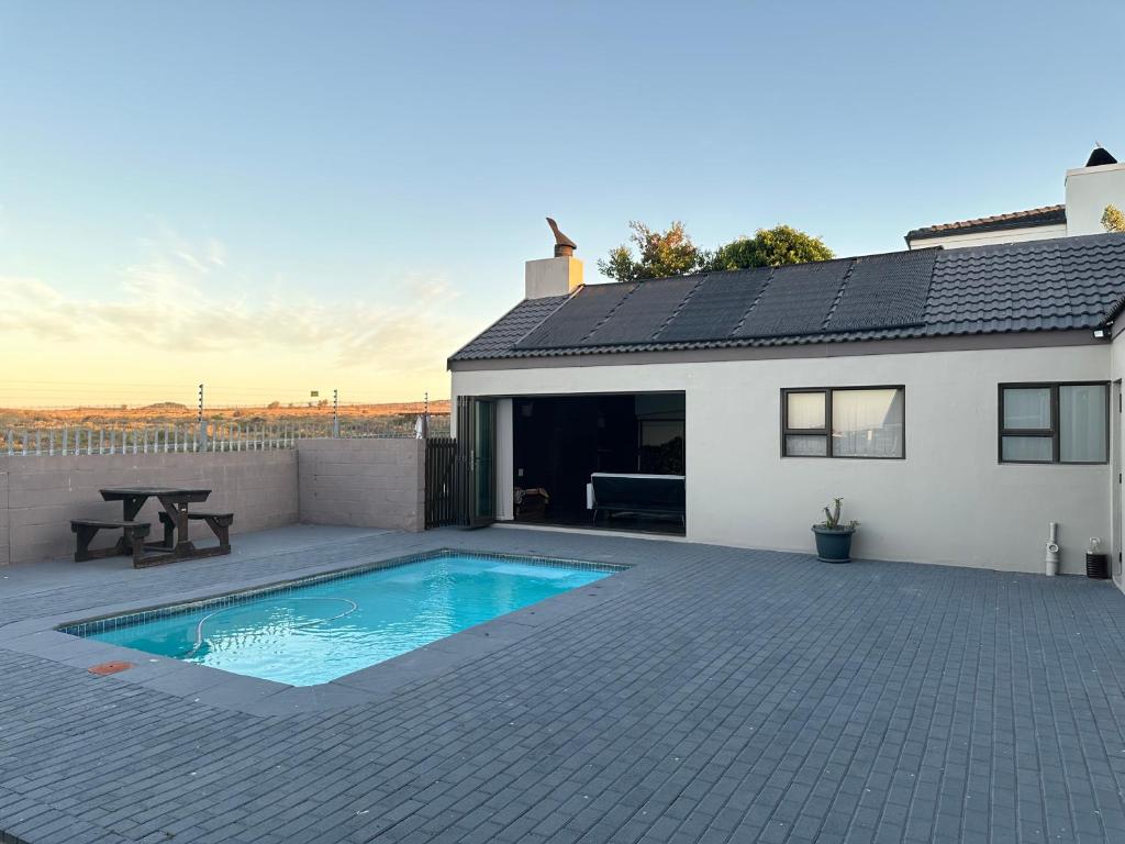 Bazén v ubytování Lalie nebo v jeho okolí