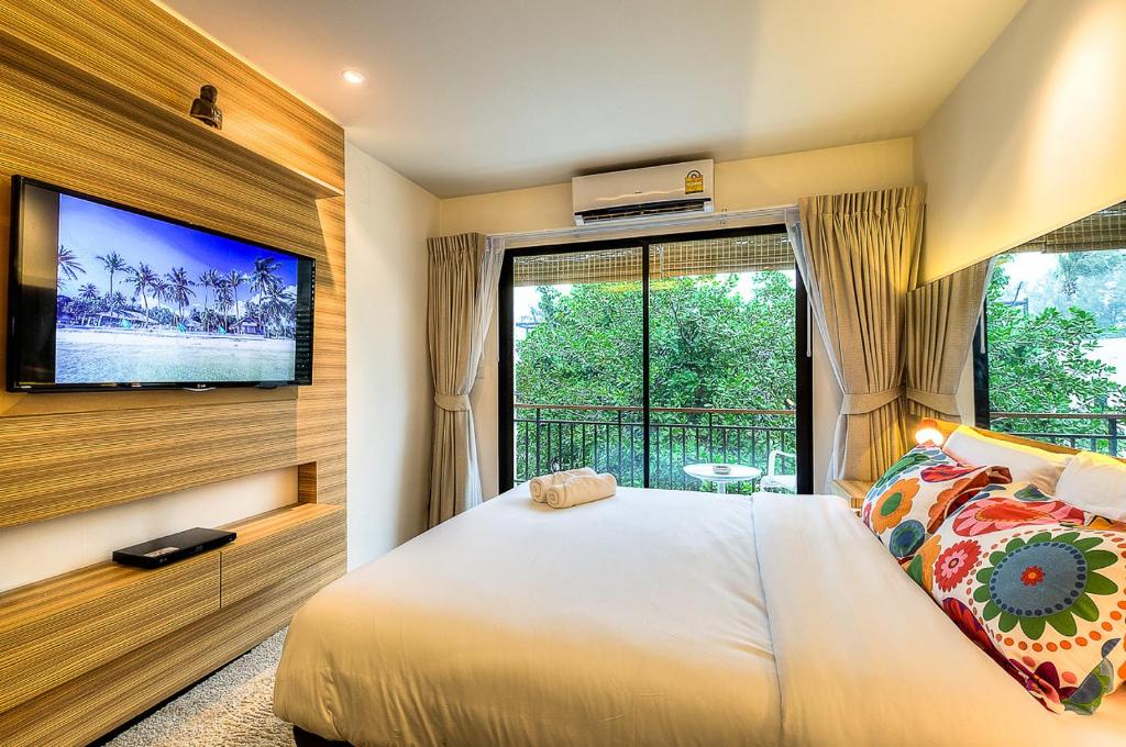 Postel nebo postele na pokoji v ubytování The Title Boutique Phuket