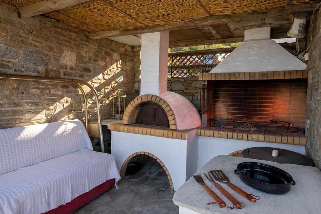 Zona d'estar a Aegean View - Seaside Apartment in Syros