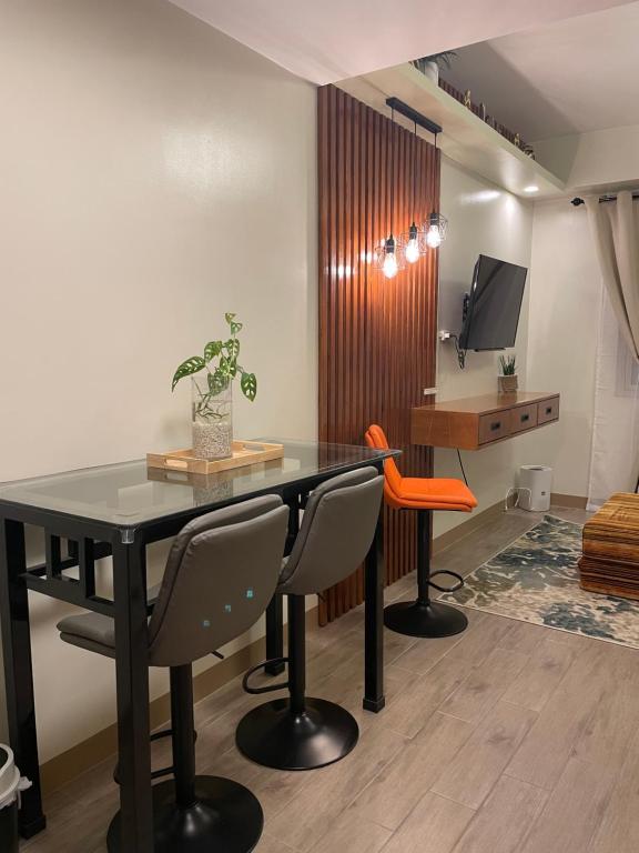 TV a/nebo společenská místnost v ubytování Condo Home with fast wifi in Bacolod City
