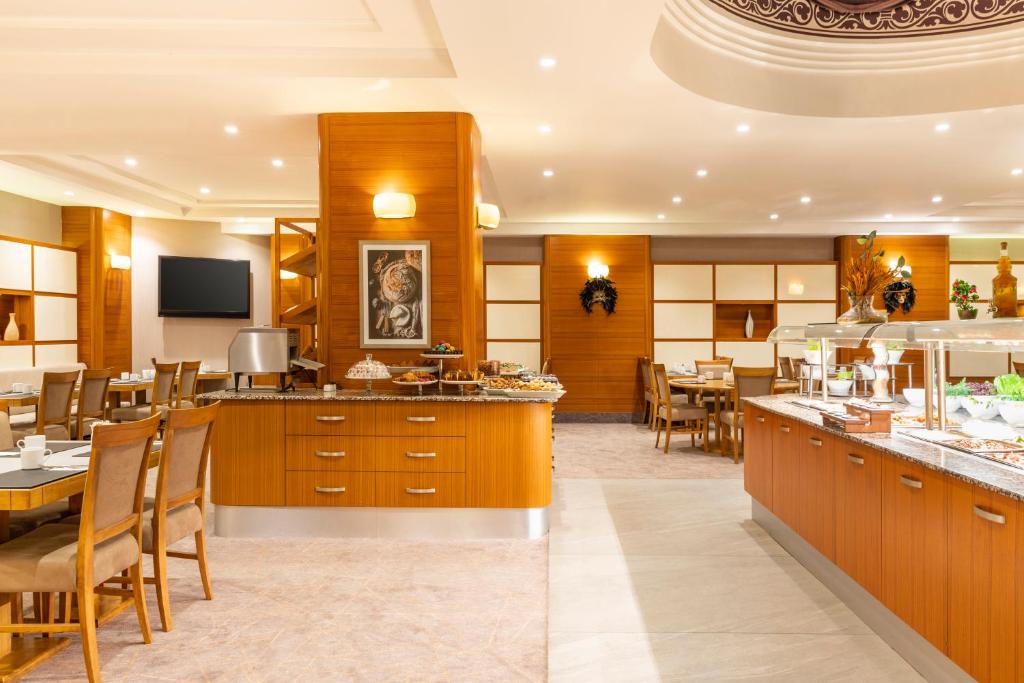 A television and/or entertainment centre at Vicenza Hotel Istanbul Old City