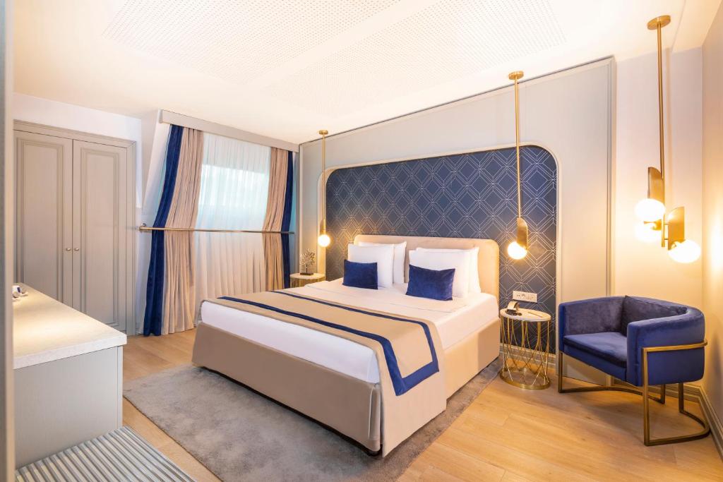 A bed or beds in a room at Vicenza Hotel Istanbul Old City