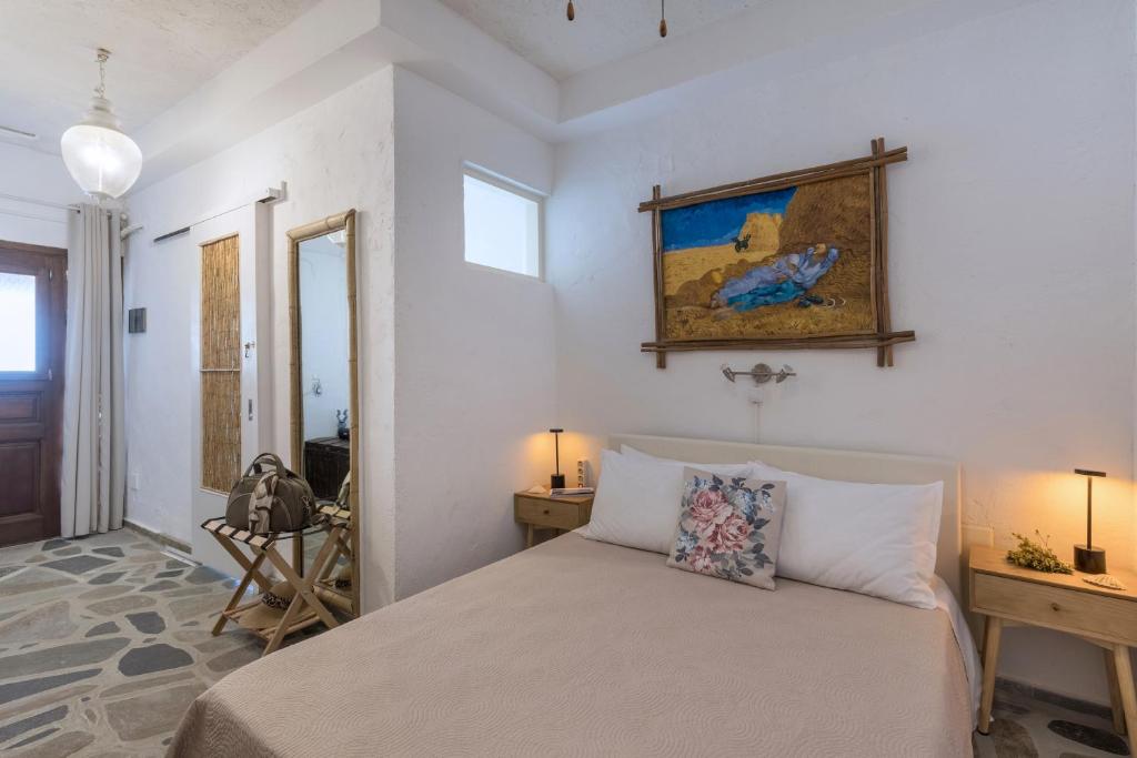 Llit o llits en una habitació de Aegean View - Seaside Apartment in Syros