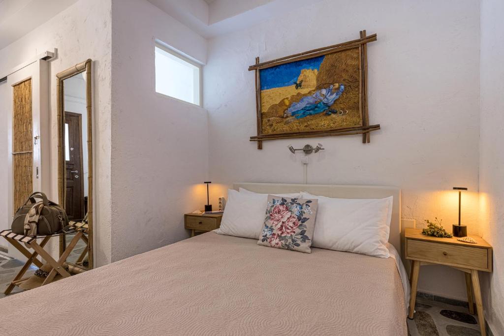 Llit o llits en una habitació de Aegean View - Seaside Apartment in Syros