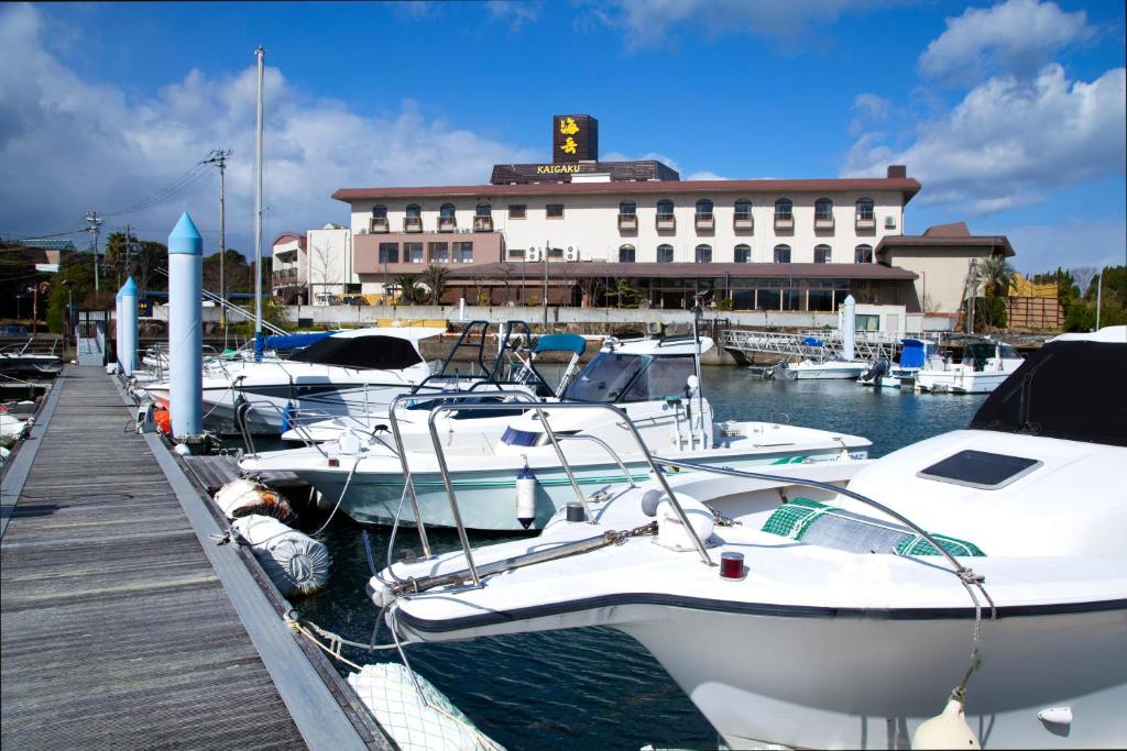 a bunch of boats docked in a marina with a building at 白浜・温泉リゾート海岳 in Shirahama