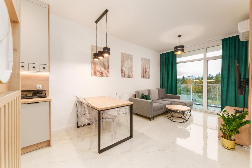 Η κουζίνα ή μικρή κουζίνα στο Apartament Eco Modern IV z Basenem Letnim by HolidaySun