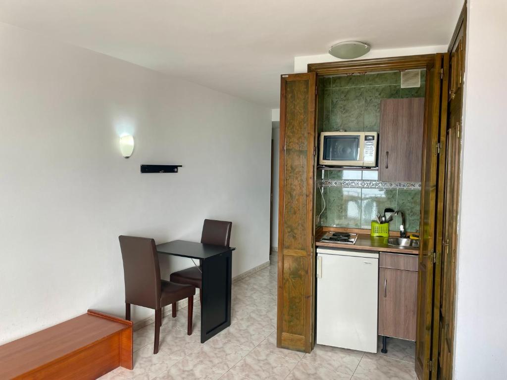 Kuchyň nebo kuchyňský kout v ubytování Apartamentos Balcón de Maro